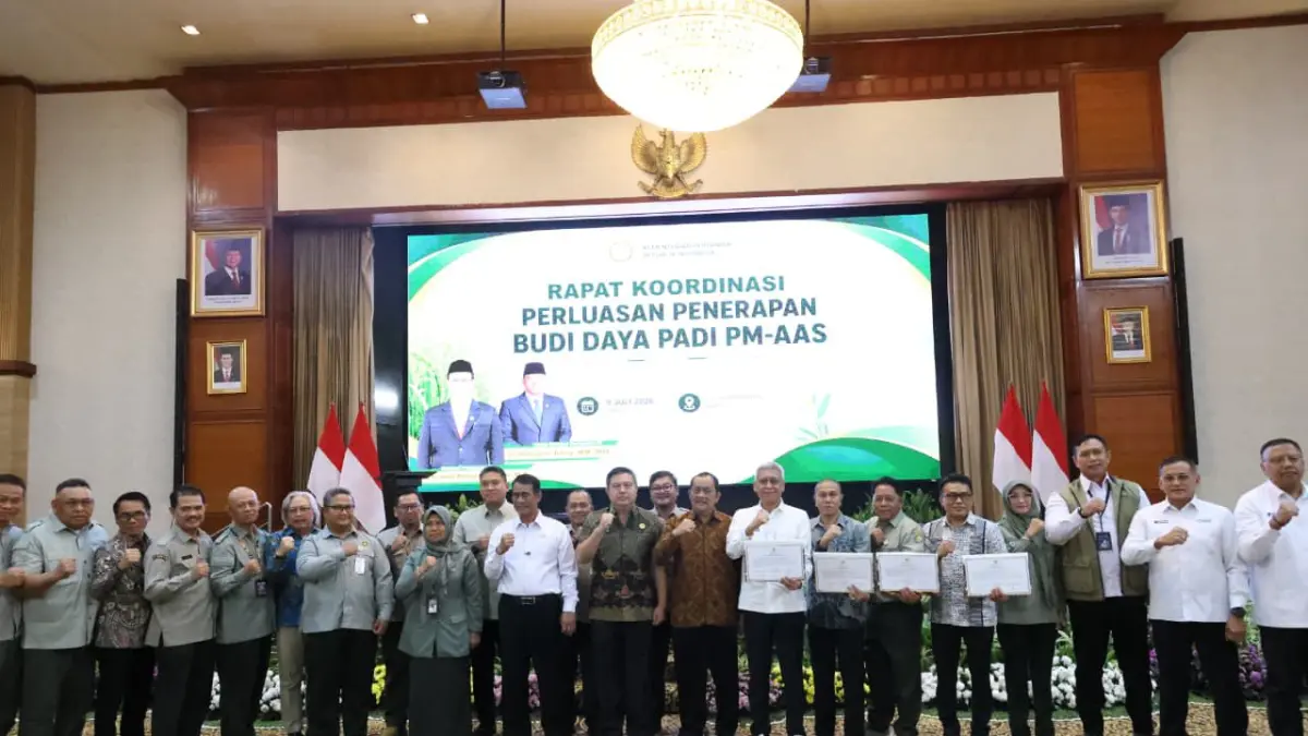 Mentan Amran saat memberikan arahan kepada jajaran Kementerian Pertanian, &nbsp;di Kantor Pusat Kementerian Pertanian, Jakarta, Kamis (9/7/2026).