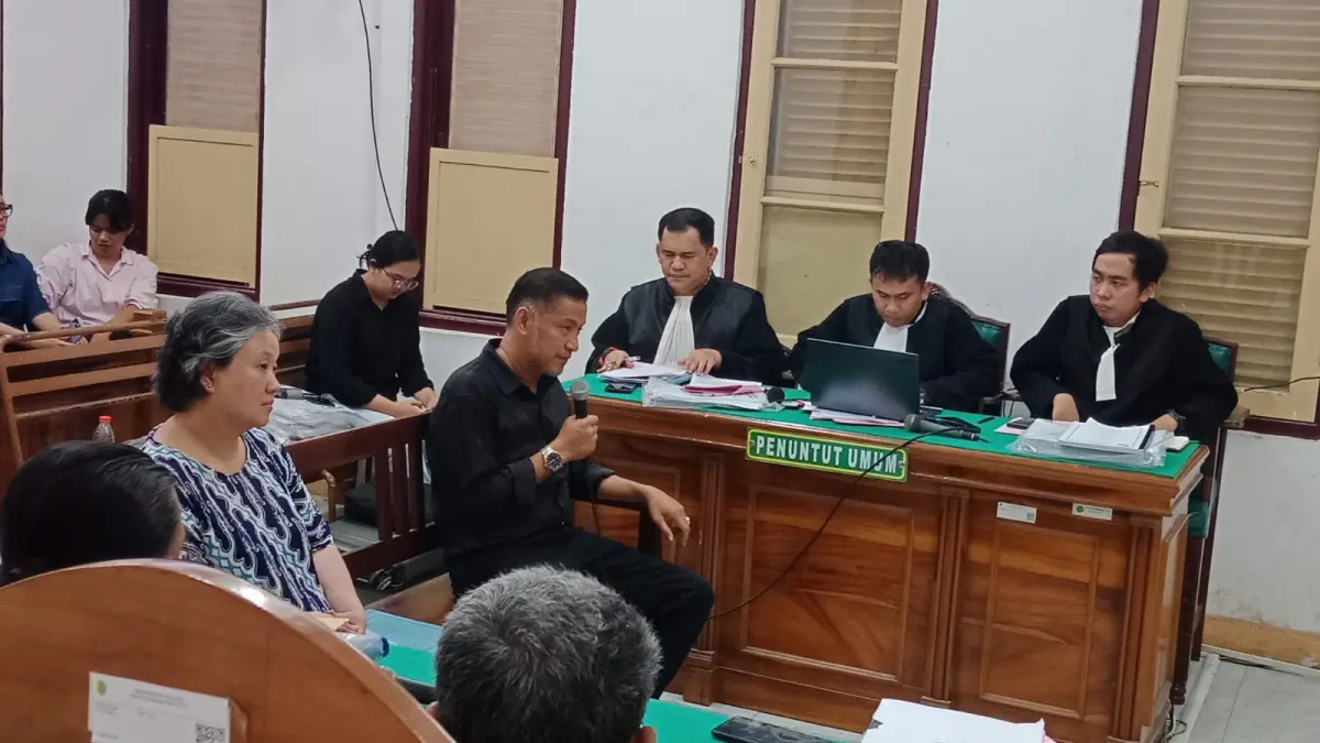 HADIR: Bahrun Walidin alias Baron dihadirkan sebagai saksi dalam kasus dugaan korupsi pengadaan smartboard Langkat di Pengadilan Tipikor Medan, Jumat (10/7/2026) sore. (Dok: Gusman/Sumut Pos)
