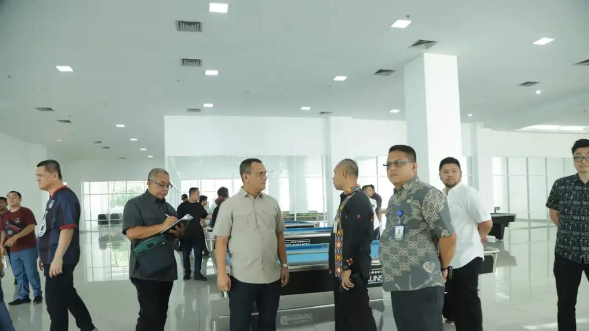 Ketua Umum Pengprov POBSI Sumut HM Hidayat Batubara mengunjungi Puslat Biliar milik di Sport Centre Pancing Jalan Willem Iskandar, Kamis (9/7/2026). (Dok PBSI Sumut)