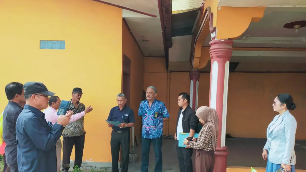 Pengadilan Negeri Sidikalang, eksekusi rumah di japannPahlawan Siburabura No 39 Kelurahan Batangberuh, Sidikalang yang dimenangkan penggugat, Kombes Pol (Purn) Mestron Siboro. (RUDY SITANGGANG/SUMUT POS)