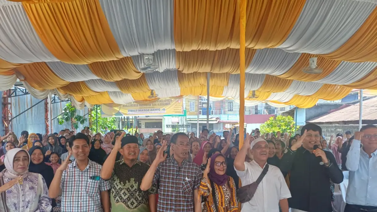 
Anggota DPRD Kota Medan, dr Dimas Sofani Lubis menggelar kegiatan Pembinaan Ideologi Pancasila dan Wawasan Kebangsaan di Jalan Dwikora, Minggu (12/7/2026).(Markus Pasaribu/Sumut Pos) 
