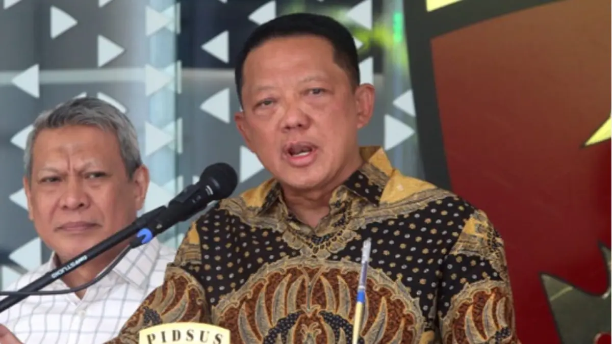 Eks Jampidsus Febrie Adriansyah saat konferensi pers. (Jawa Pos)