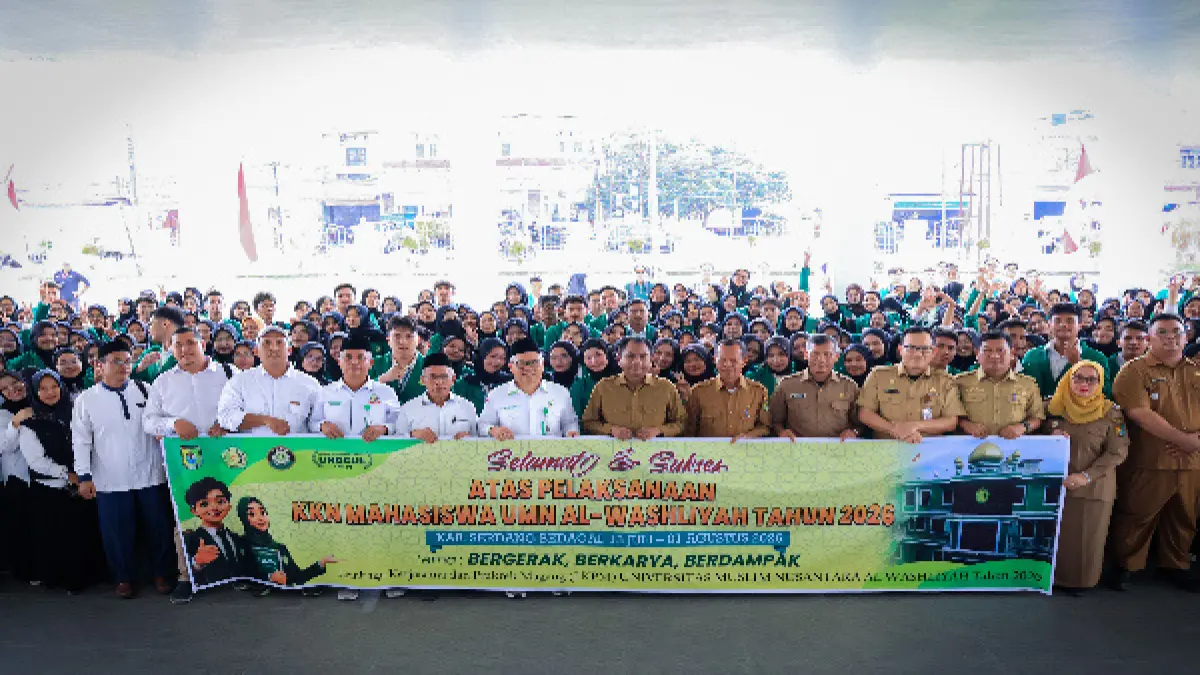  Bupati sergai Darma Wijaya saat melepas mahasiswa KKN UMN Al Washliyah ke 48 Dea Se kabupaten serdang Bedagai. ( Fadly/Sumut Pos)