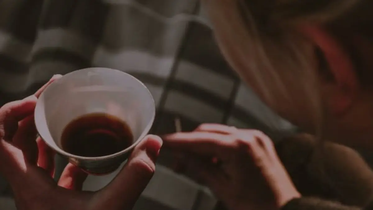 ilustrasi, minum kopi saat perut kosong bisa memicu asam lambung naik. (Pexels.com)