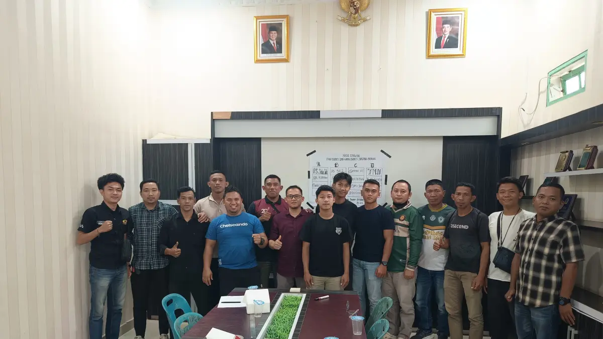 Ketua Pantia Daemawan bersama Perwakilan peserta di acara tehnical meting.(Fadly/Sumut Pos)