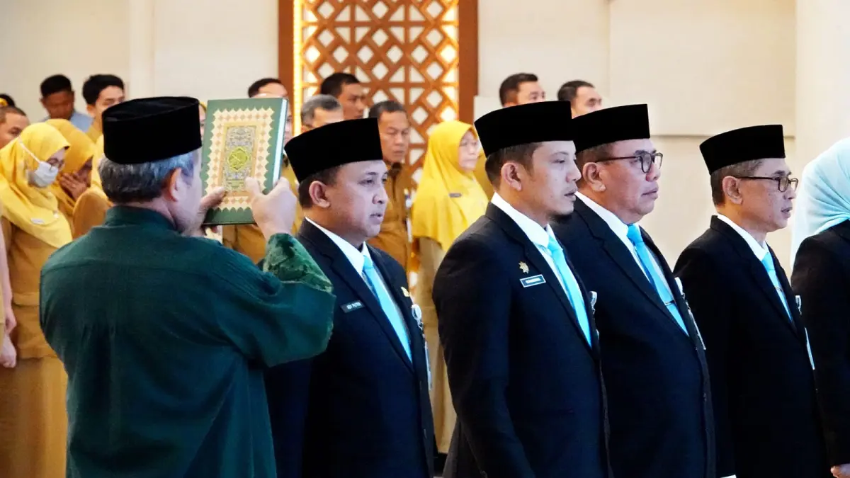 LANTIK : Gubernur Sumatera Utara (Sumut) Bobby Nasution melantik sejumlah Pejabat Tinggi Pratama  Pemerintah Provinsi Sumut di Aula Raja Inal Siregar Lantai 2 Kantor Gubernur Sumut Jalan Diponegoro Kota Medan, Senin (13/7/2026). (Dok: Diskominfo Provsu)
