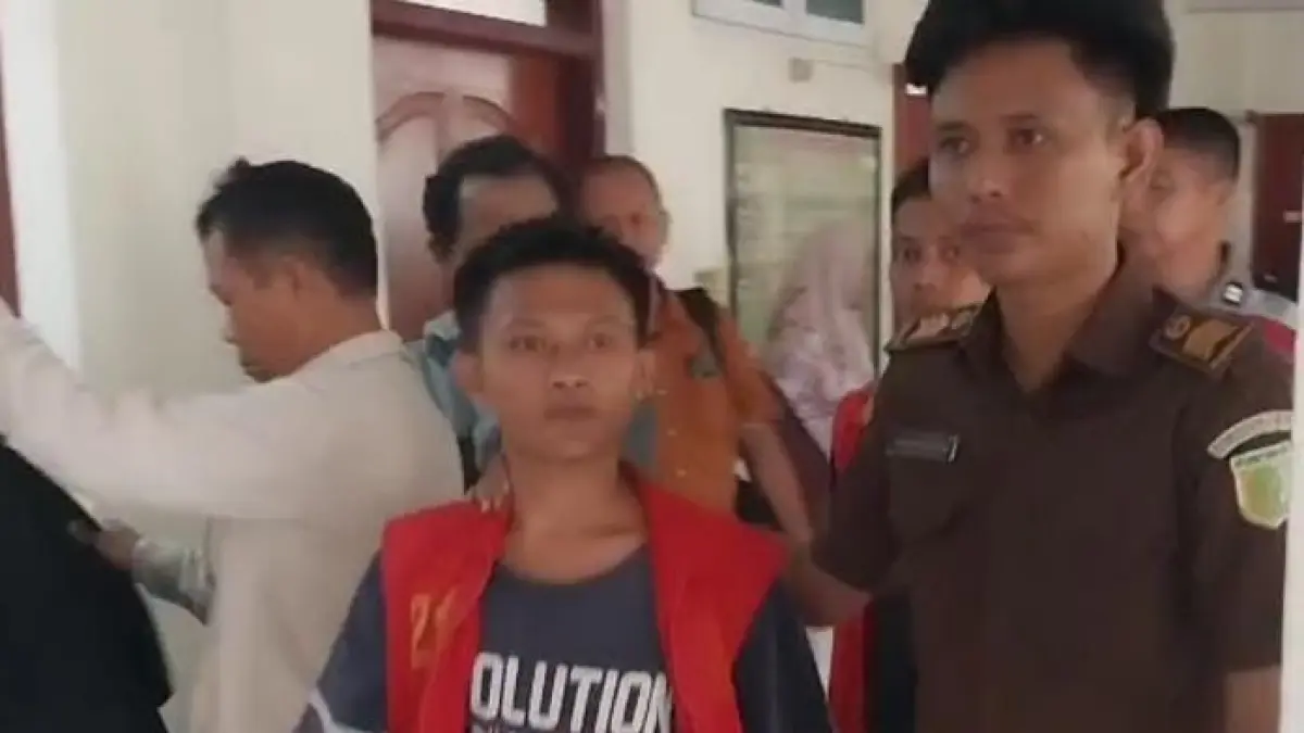 Kedua terdakwa Abil Syahputra alias Abil  dan M Heri alias Heri saat digelandang ke ruang tahanan PN Lubukpakam, kedua terdakwa ini dituntut hukuman mati oleh Jaksa.  (Batara/Sumut Pos)