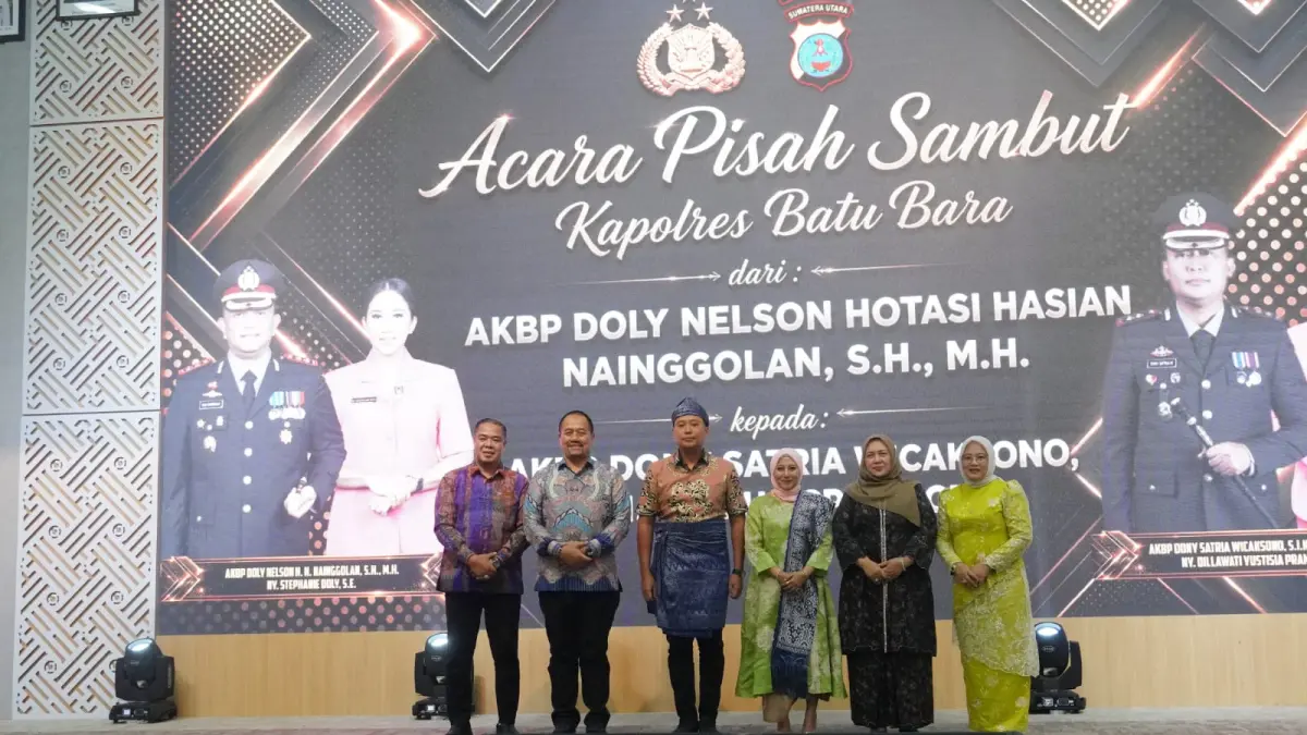 Bupati Batu Bara Baharuddin Siagian, S.H., M.Si., C.L.A., saat hadiri Acara Pisah Sambut Kapolres Batu Bara dari AKBP Doly Nelson Hotasi Hasian Nainggolan, S.H., M.H., kepada AKBP Dony Satria Wicaksono, S.I.K., M.H., CPHR., CBA., yang digelar di Aula Kantor Bupati Batu Bara, Kecamatan Lima Puluh, Selasa malam (14/7/2026). (Komimfo Batubara)