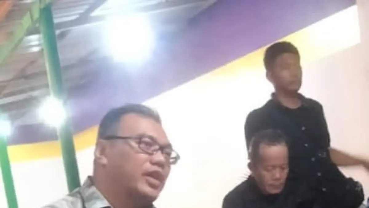Ketua FKDM Deli Serdang Soelarno ( kanan) disamping Bupati Deli Serdang. (Batara/Sumut Pos)