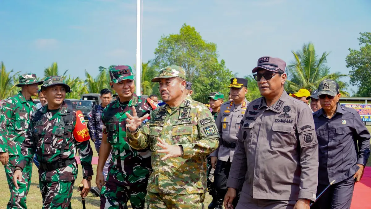 Bupati Batu Bara Dr. H. Baharuddin Siagian, S.H., M.Si., C.L.A dan 
Danrem 022/PT Kolonel Inf. Sandi Kamidianto, S.I.P., M.I.P.., Dandim 0208/Asahan Letkol Inf. Edi Syahputra, S.H., M.I.P., Kapolres Batubara AKBP Dony Satria Wicaksono, S.I.K., M.H., CPHR., CBA,  Danlanal Tanjung Balai Asahan Letkol Laut (P) Sigit Riyanto, CTMP, CRMP, M.Tr.Opsla dan unsur Forkompinda Batubara saat pembukaan  Buka TMMD ke-129 Kodim 0208/Asahan,di Lapangan Sweet Memory, Desa Bagan Baru, Kecamatan Nibung Hangus, Rabu (15/7/2026). (Komimfo.Batubara/Sumut Pos)