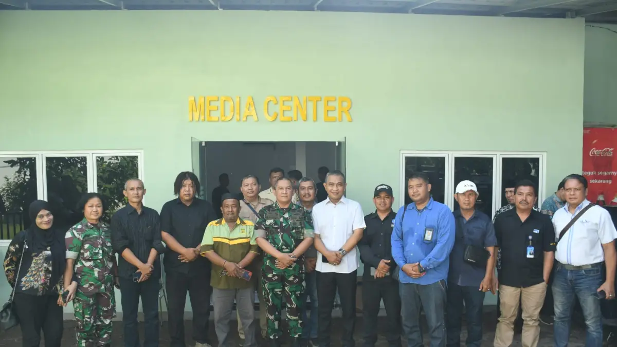 MAKODAM: Kapendam I/BB, Kolonel Inf Sandy saat bersama wartawan, di Makodam 1/BB. (Dok: Pendam I/BB)