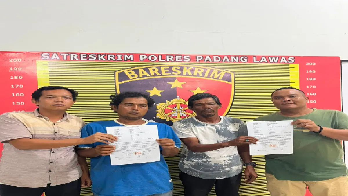 Satreskrim Polres Palas Tangkap dua terduga pelaku pungli berkedok Parkir liar di Pasar Sibuhuan. (Mitra Harahap/Sumut Pos)