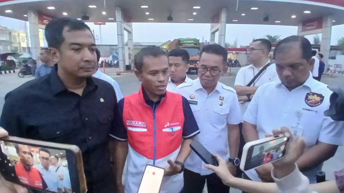 Sidak SPBU di Jalan Kapten Sumarsono, Rabu (15/7/2026). (Dok Tim Anggota Komisi XII DPR RI Ade Jona Prasetyo)