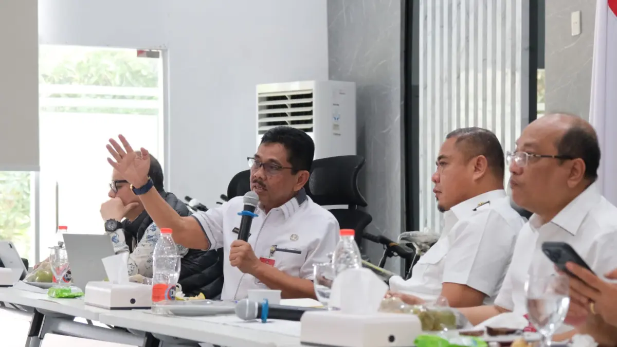 Wakil Bupati Batu Bara, Syafrizal, S.E., M.AP., menerima kunjungan Direktur Jenderal Bina Keuangan Daerah Kemendagri, Dr. Agus Fatoni, M.Si.dan rombongan Aula Rumah Dinas Bupati Batu Bara, Kecamatan Sei Suka, Rabu (15/7/2026). (Komimfo Batubara)
