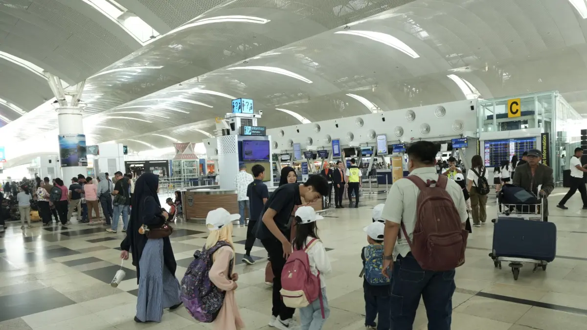 PENUMPANG: Suasana dan pergerakan calon penumpang di KNO, Deliserdang. (Dok: KNO)
