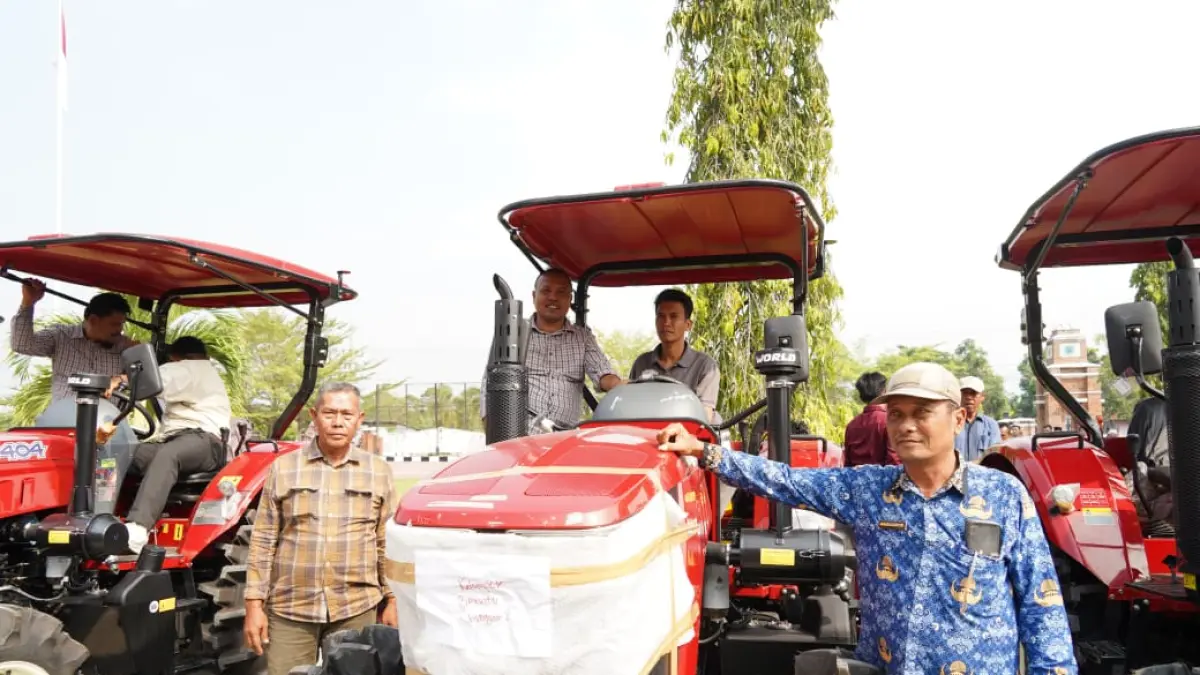 ALAT PERTANIAN: Dorong produktivitas Pertanian, Pemkab Padang Lawas Utara menyerahkan 40 Unit Alat Mesin dan Pertanian ke kelompok tani, untuk mendorong produktivitas pertanian, Jumat (17/7/2026). (Dok: Diskominfo Paluta)