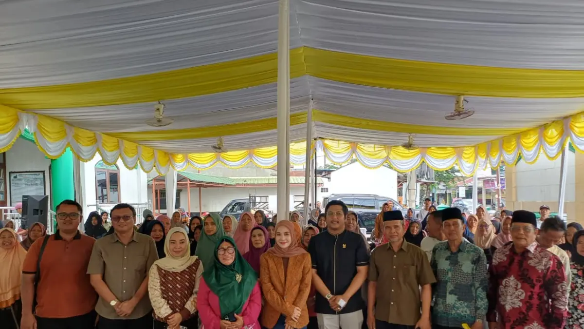 
Anggota DPRD Kota Medan Fraksi Partai Golkar, dr Dimas Sofani Lubis saat menggelar Sosialisasi Perda Kota Medan Nomor 4 Tahun 2012 di Medan Selayang, Minggu (19/7/2026).(Markus Pasaribu/Sumut Pos) 