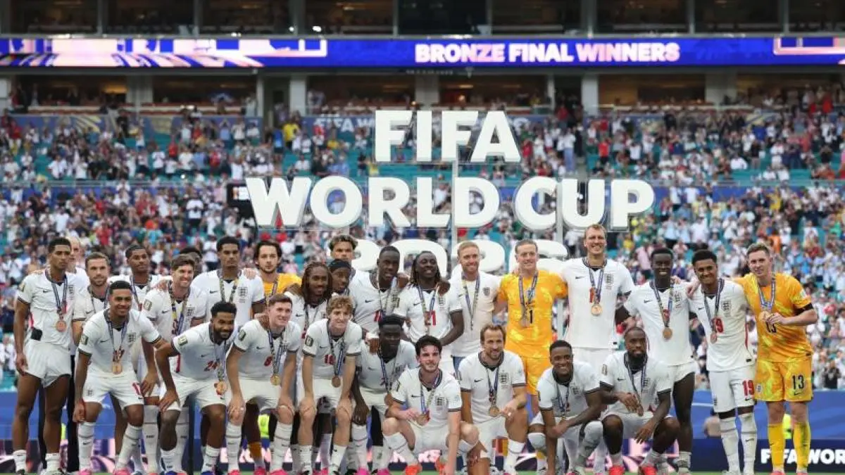 Timnas Inggris keluar sebagai peringkat ketiga usai mengalahkan Prancis dengan skor 6-4 di Hard Rock Stadium, Miami, Minggu (19/7/2026). (okezone)