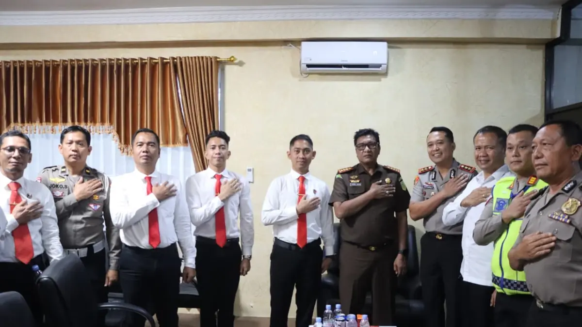 Kepala Kejaksaan Negeri Batu Bara Syahril Jasman, S.H., M.H  saat menerima kunjungan silahturahmi Kapolres Batu Bara AKBP Dony Satria Wicaksono, S.I.K., M.H., CPHR., CBA dan jajarannya  di Kantor Kejaksaan Batubara di Labuhan Ruku, Kecamatan Talawi, Senin (20/7/2026). (Liberti H Haloho/Sumut Pos)