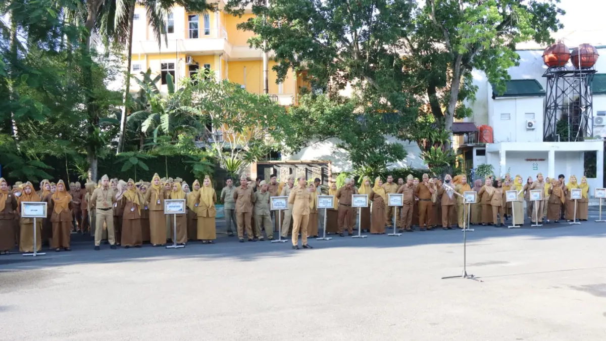 
Apel gabungan dengan pembina Sekda Binjai, Chairin Simanjuntak. (Diskominfo Binjai/Sumut Pos)