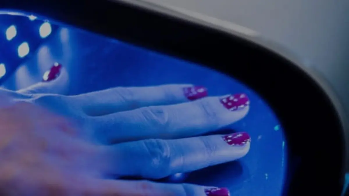 Ilustrasi, pemakaian kuteks gel atau gel manicure terlalu sering bisa memicu efek samping. (pexels.com)