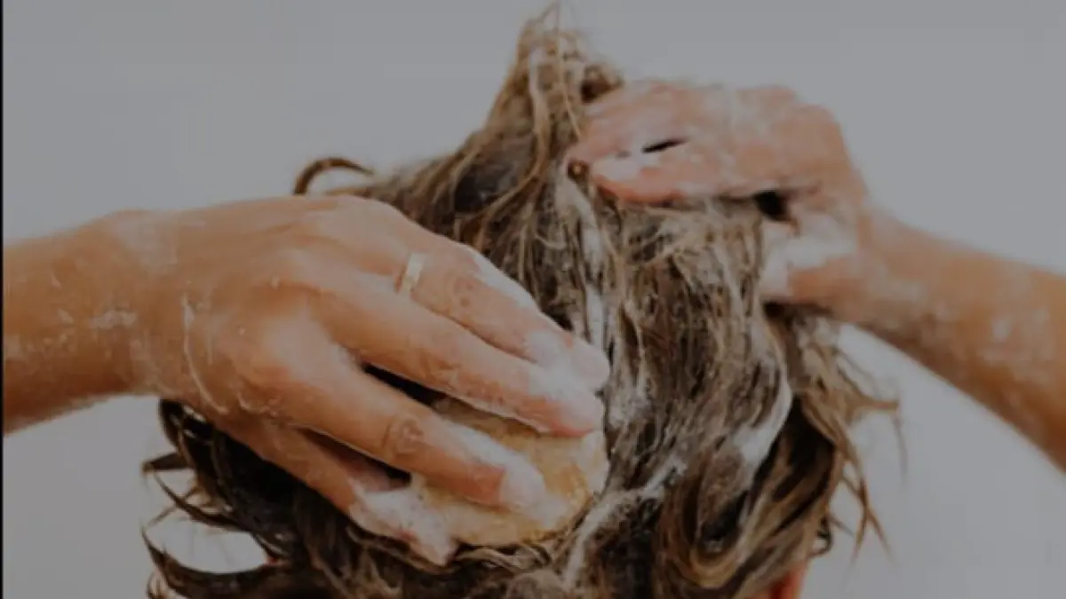 Ilustrasi, perawatan rambut sebelum keramas belakangan makin banyak dibicarakan. (pexels.com)