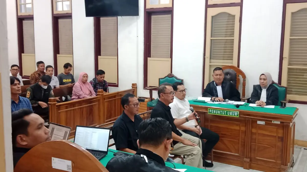 SAKSI: Sejumlah saksi dihadirkan dalam kasus dugaan korupsi proyek Waterfront City Samosir di Pengadilan Tipikor Medan, Senin (20/7/2026) sore. (Dok: Gusman/Sumut Pos)
