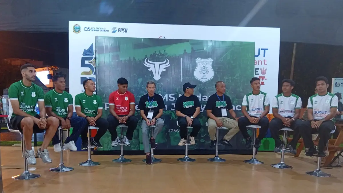 KENALKAN: Para pemain PSMS memperkenalkan jersey yang akan digunalan pada Piala Presiden 2026. (Dok PSMS)