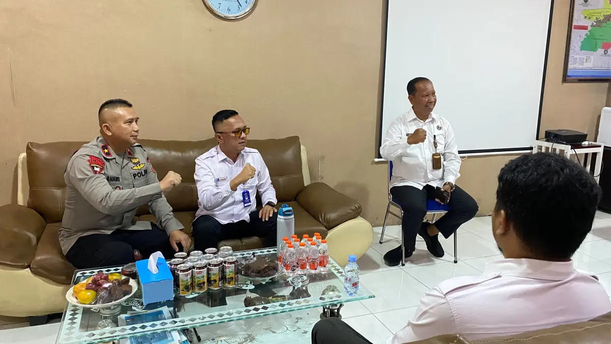 
Kepala BNNK Binjai, Ucok Ferry saat menerima kunjungan silaturahmi Danpas Brimob I, Brigjen Anang Sumpena. (Humas BNNK Binjai/Sumut Pos )