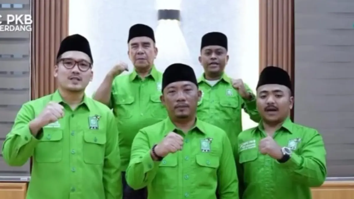 H. Purwaningrum, Mhd. Hasan Elkholqiyah, M. Fikri Ali Pulungan, H. Rahmatsyah dan Awaludin Pulungan saat berfoto bersama. (Batara/Sumut Pos)