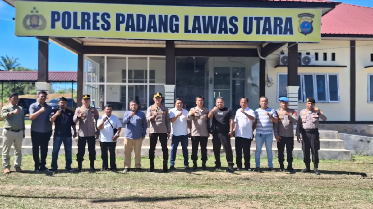 Kapolres Paluta AKBP Dhery dan PWI Paluta siap bergandengan tangan bangun kamtibmas. (Mitra Harahap/Sumut Pos)