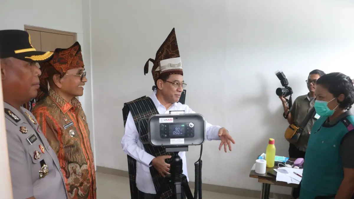 Wamenkes Benjamin Paulus Octavianus beri arahan kepada petugas kesehatan. (Pra Evasi/Sumut Pos)