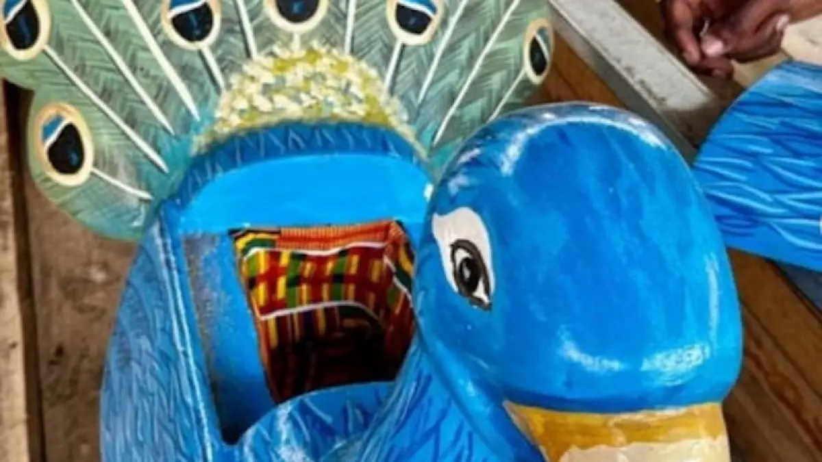 Tradisi unik bernama fantasy coffins atau abebuu adekai, yaitu peti mati yang dibuat dalam berbagai bentuk sesuai dengan profesi.(Instagram @cretivox)