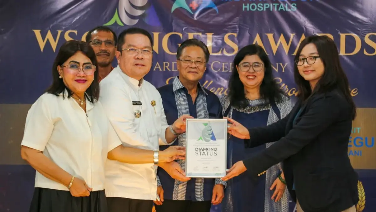 BERSAMA: Wali Kota Pematangsiantar Wesly Silalahi foto bersama dengan dr Mutiara. (Dok: Kominfo Siantar)