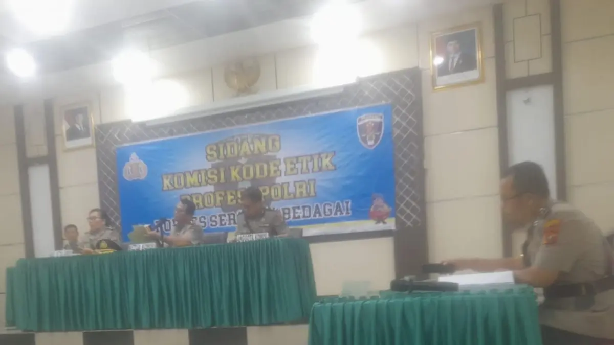 ETIK: Suasana Sidang Kode Etik yang diketuai Wakapolres Sergai Kompol Salomo Parulian Anak Ampun, di Mapolres Sergai, Jumat (24/7 ). (Dok: Polres Sergai)

