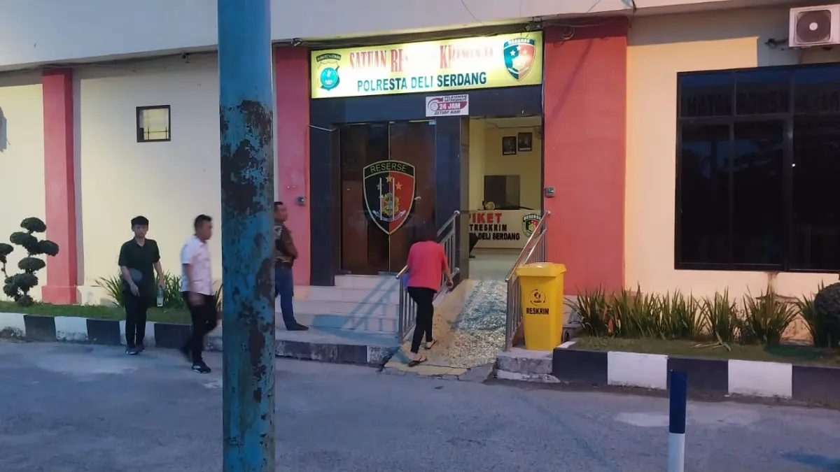 PERIKSA: Didampinggi penasehat hukumnya, K dan J menjalani pemeriksaan secara intensif di ruang penyidik Mapolresta Deliserdang, Jumat (24/7/2026). (Dok: istimewa)
