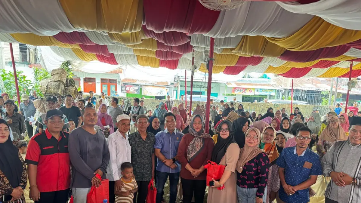 RESES: Anggota DPRD Medan, Fauzi menggelar Reses di Jalan Mahkamah, Medan Kota. Warga meminta agar Lurah Mesjid dicopot. (Dok: Tim Fauzi)