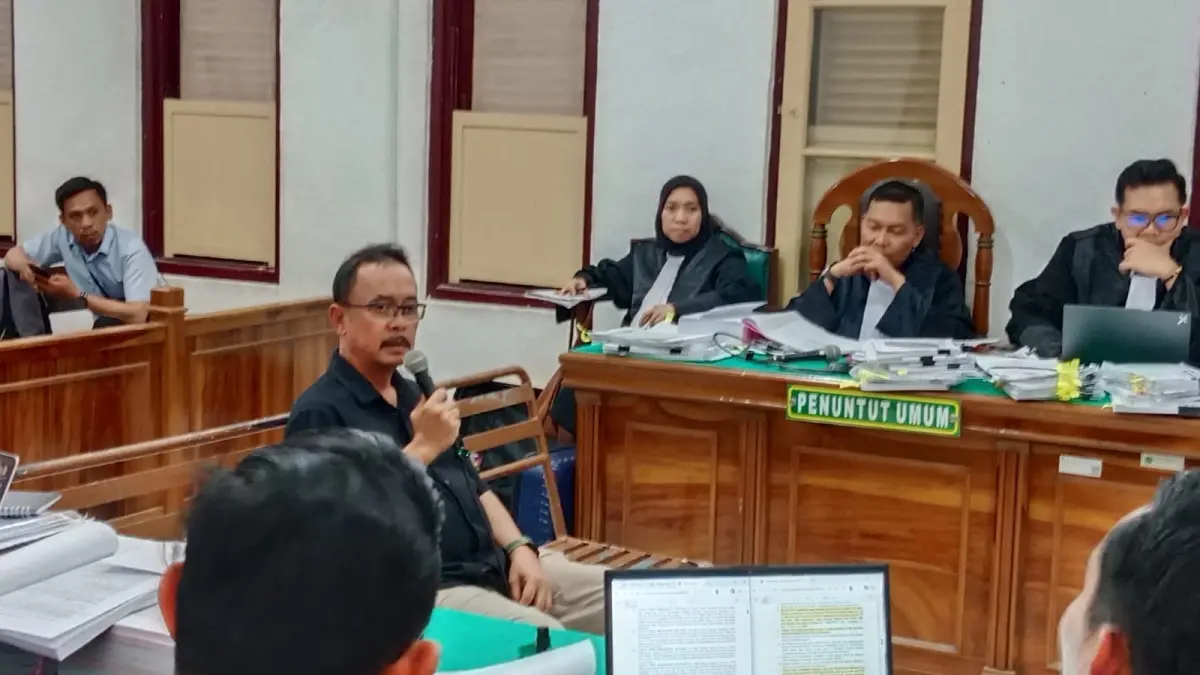 WATERFRONT: Arsitek proyek Rudi Harianto dihadirkan sebagai saksi, dalam kasus dugaan korupsi Waterfron Samosir di Pengadilan Tipikor Medan, Jumat (24/7/2026) sore. (Dok: Gusman/Sumut Pos)