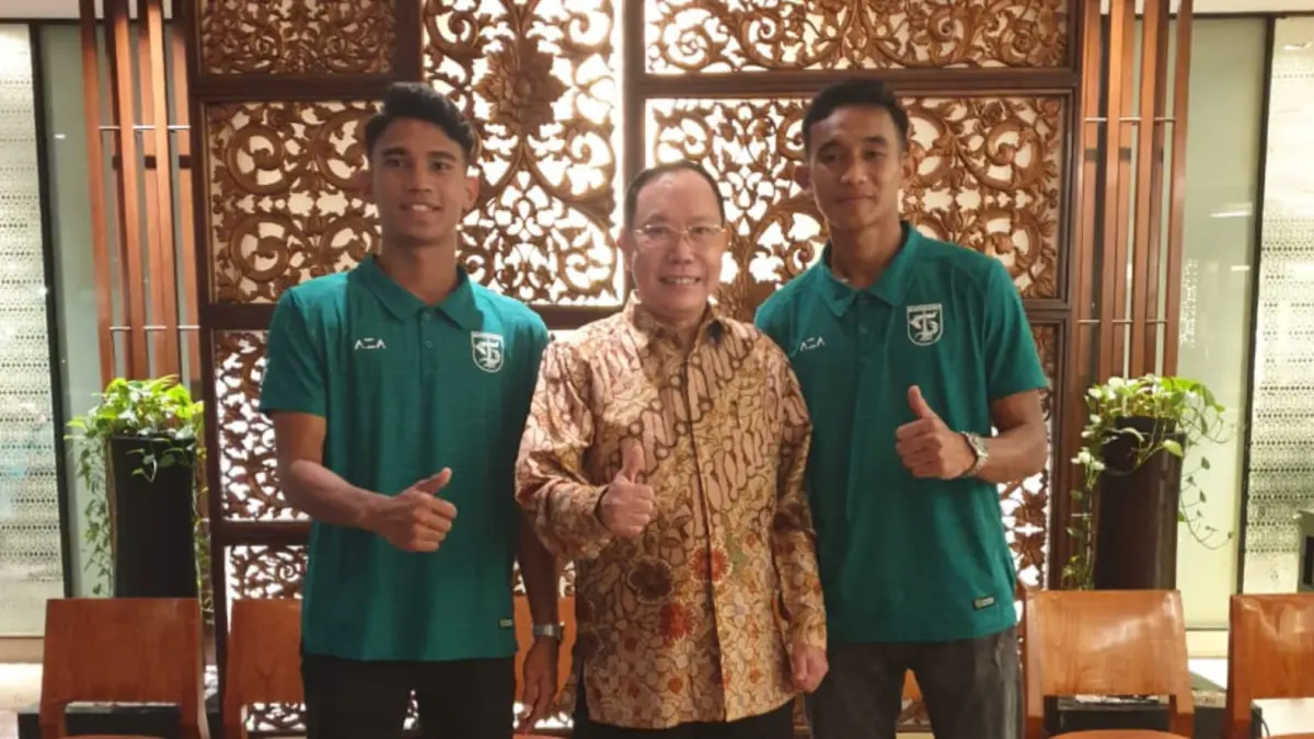 Ronny Tanuwijaya bersama Marcelino dan Rizky Ridho. (Dok Pribadi)