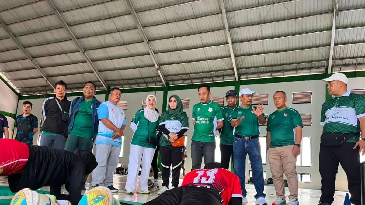 TINJAU: Ketua Umum KONI Kota Medan Aswindy Fachrizal SE ketika meninjau tes fisik dan kesehatan atlet Kota Medan di PPLP Sumut. (Dok KONI Medan)