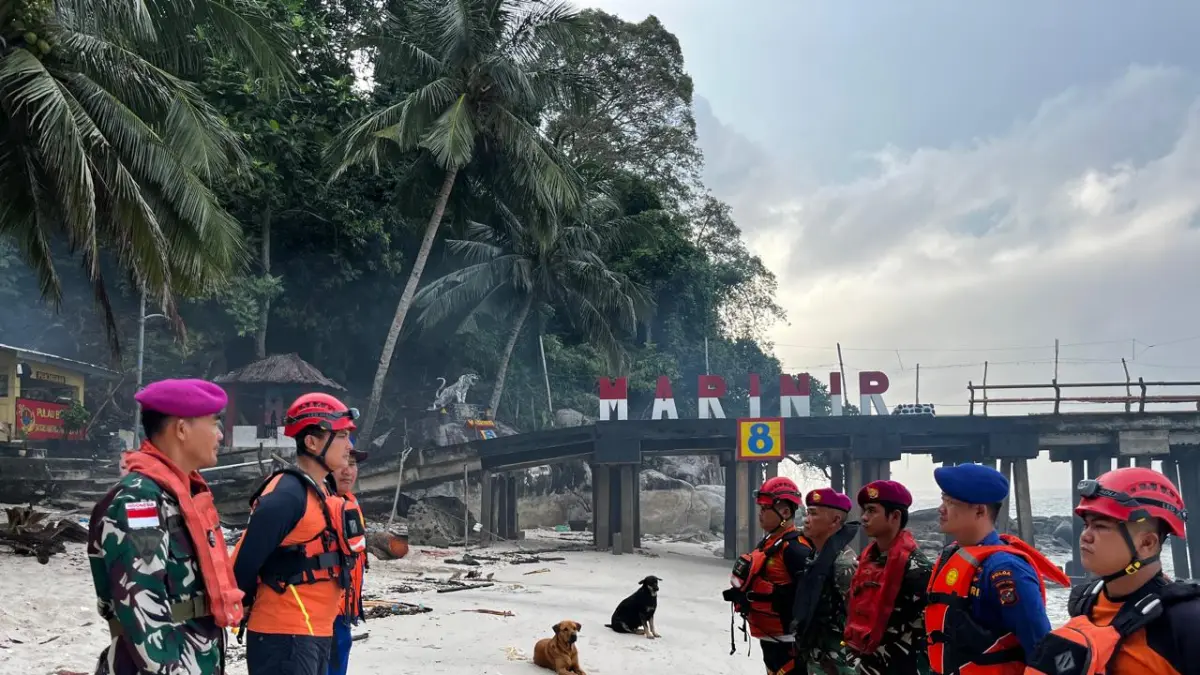 Tim SAR gabungan kembali melanjutkan pencarian pada hari keempat terhadap seorang anak buah kapal (ABK) nelayan yang dilaporkan terjatuh ke  di perairan Selat Malaka, sekitar Pulau Berhala, Kabupaten Serdang Bedagai, Minggu (26/7/2026). (Foto Pol Airud batubara/Sumut Pos)