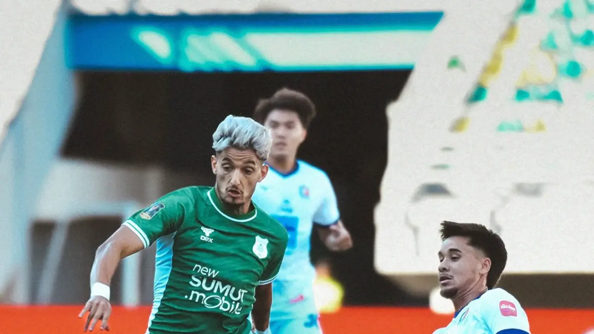 Phillerson Oliveira berusaha melewati hadangan pemain Port Fc pada pertandingan Piala Presiden 2026. (Dok PSMS)
