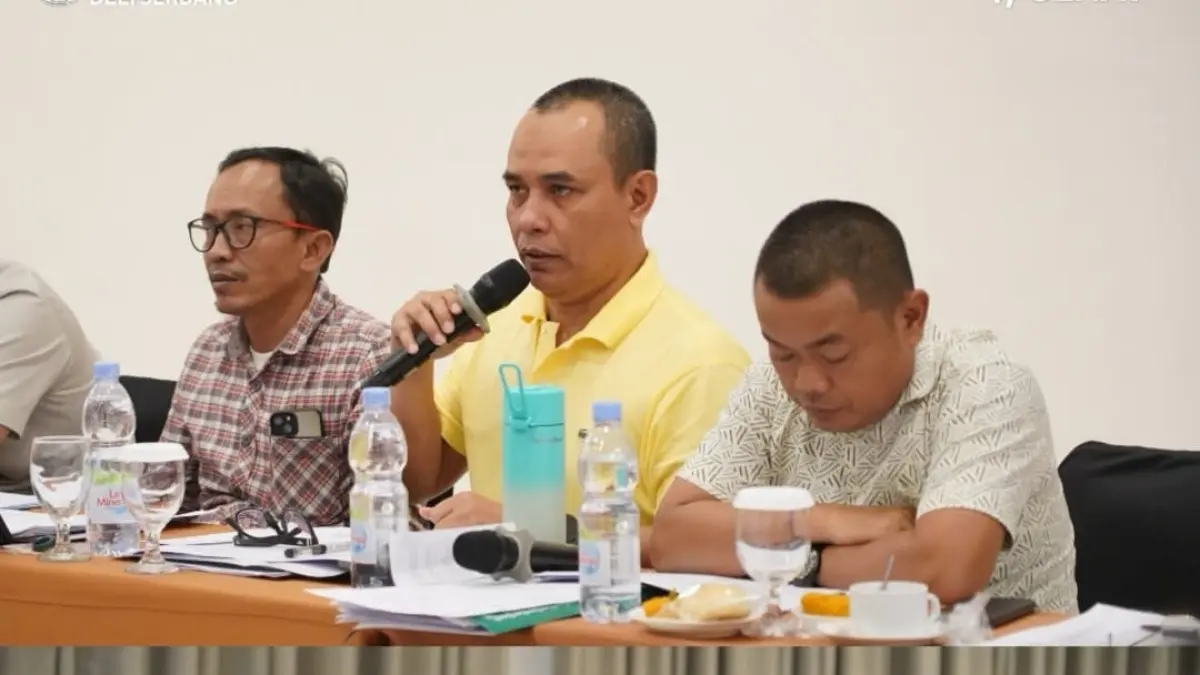 Ketua Koordinator Banggar DPRD Deliserdang Hamdani Syahputra dan Anggota Banggar bagian bawah terlihat Kadis Cikataru Deliserdang Rachmadsyah. (Batara/Sumut Pos)