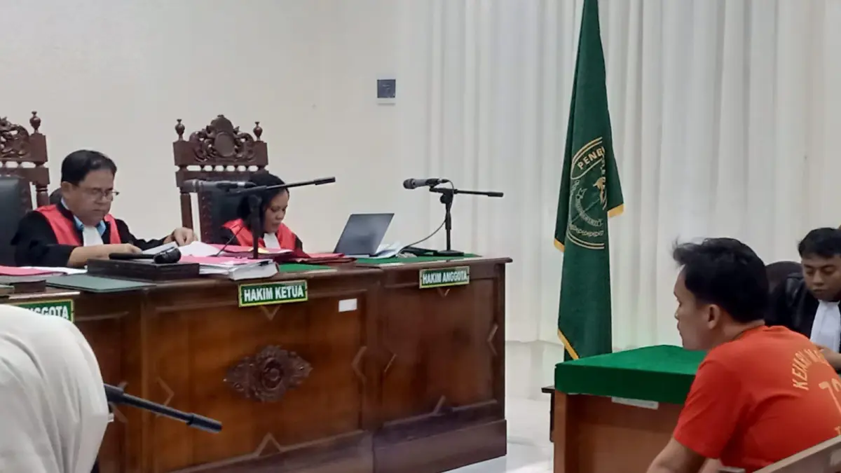 Fahrul Azis Siregar terdakwa pembakar rumah hakim, menjalani sidang putusan di PN Medan, Rabu (29/7/2026). (Dok: Gusman/Sumut Pos)
