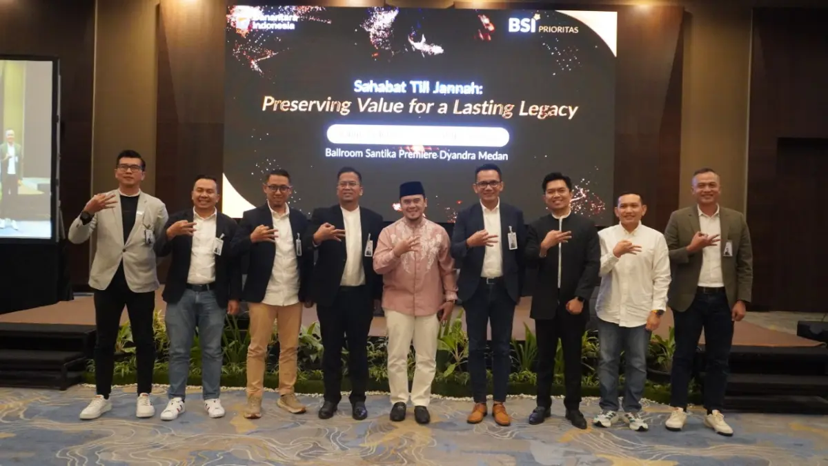 Ustadz Hilman Fauzi, Region CEO II Medan BSI Taufan Anshari, dan ISE Manager BSI Andi Oky, pada gelaran Sahabat Till Jannah "Preserving Value For A Lasting Legacy" di Santika Premiere Hotel, Medan, Sabtu (25/7).