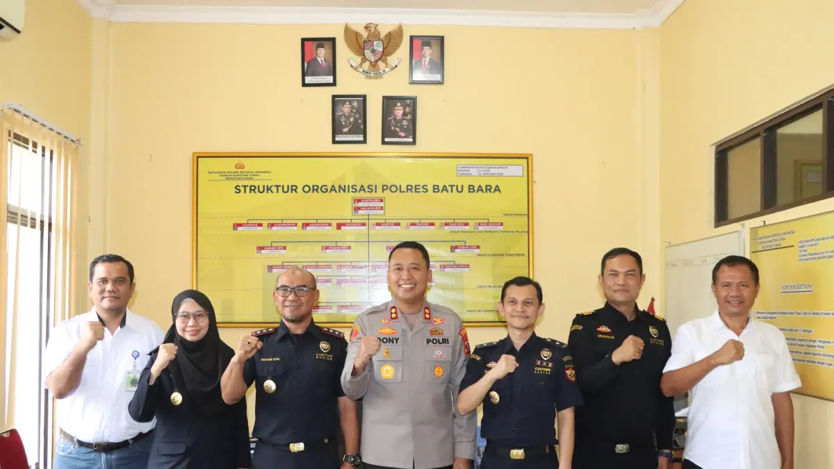 Kapolres Batu Bara AKBP Dony Satria Wicaksono, S.I.K., M.H., CPHR., CBA. menerima kunjungan silaturahmi jajaran Kepala  Bea Cukai Kuala Tanjung di Ruang Kerja Kapolres Batu Bara, Kamis (30/7/2026). (Humas Polres Batubara/Sumut Pos)