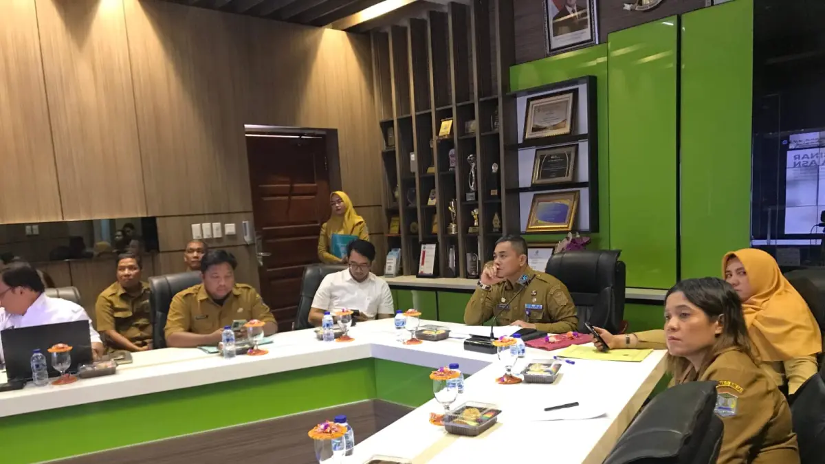 
Rapat pembahasan progres sertifikat aset barang milik daerah yang diikuti Sekda Binjai, Chairin Simanjuntak. (Diskominfo Binjai/Sumut Pos)