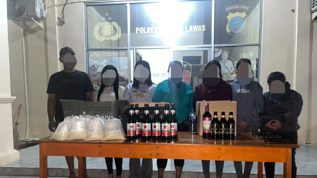 Sat Reskrim Polres Padang Lawas amankan belasan Botol Miras dan Tuak saat Razia THM, Kamis 30 Juli 2026. (Mitra Harahap/Sumut Pos)