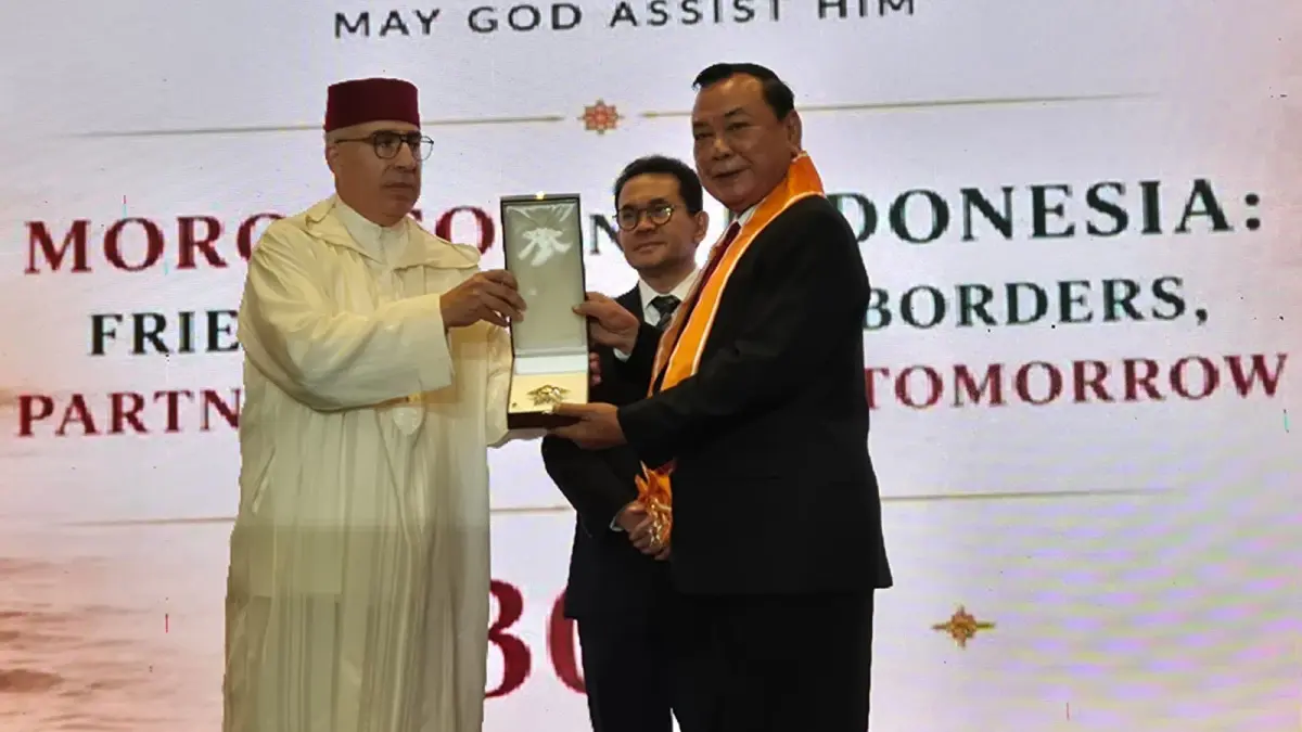 Hasrul Azwar saat merima penghargaan Royal Medal Wissam Malaki dari Raja Maroko (30/7/2026). &nbsp;(Foto : Istimewa)