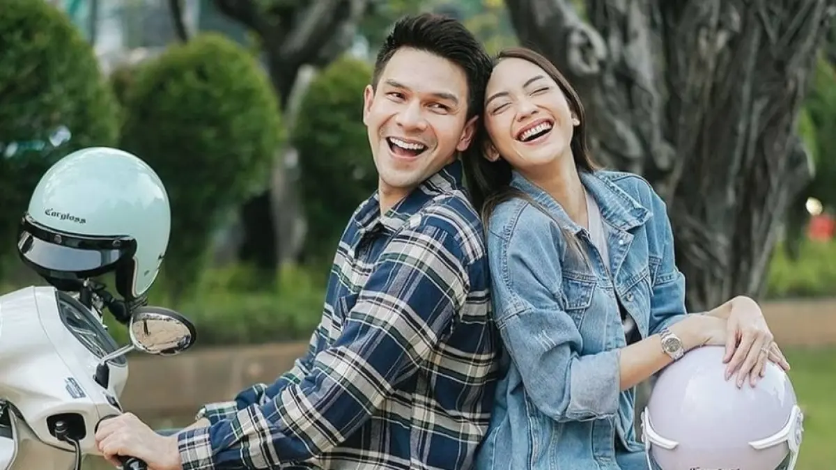 Jonathan Frizzy dan Ririn Dwi Ariyanti. (foto suara.com) 